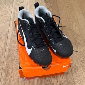 Nike Men’s Black & White Alpha Menace 4 Varsity